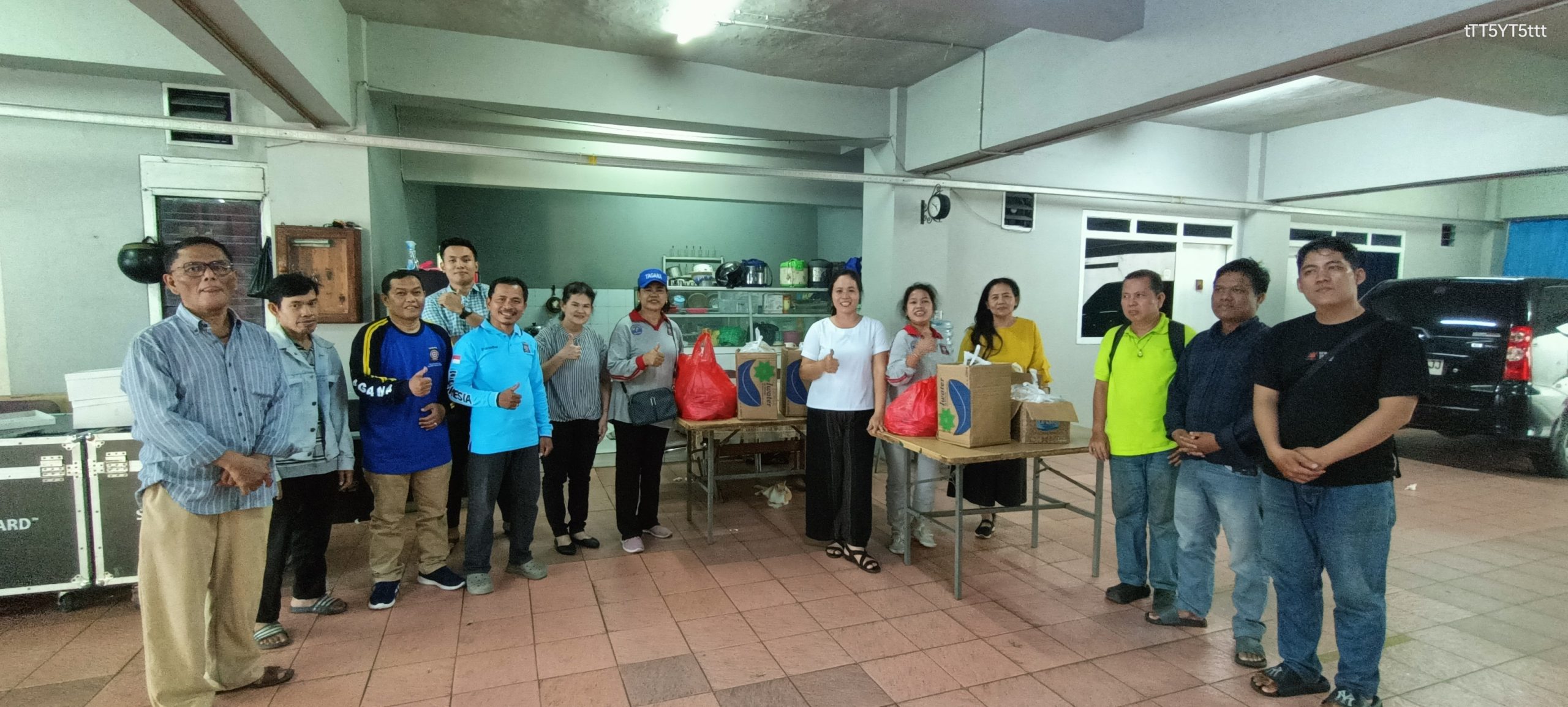 Perwil GBI Jakarta Timur melalui bidang Pelmas Berbagi Takjil untuk Umat Muslim di Jatinegara