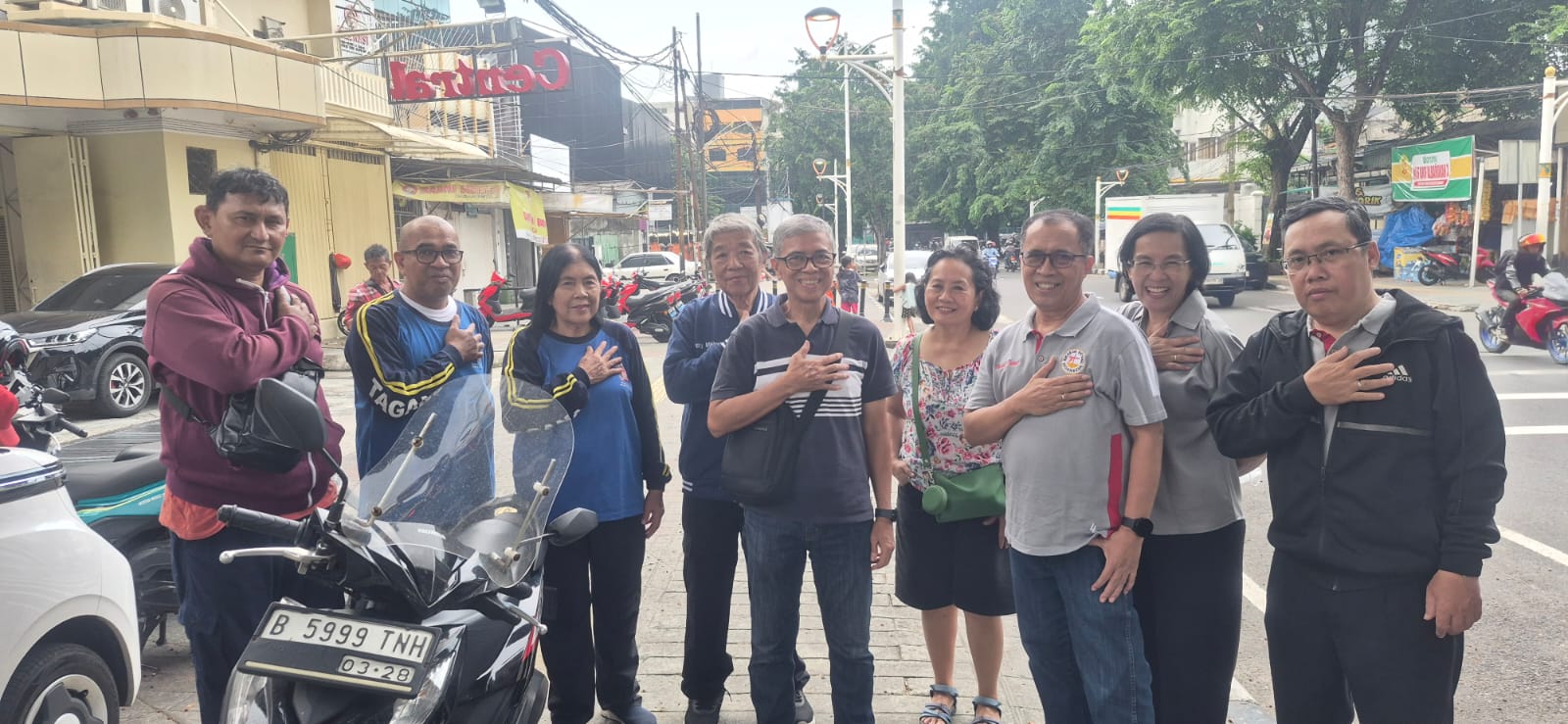 Pelmas Perwil Jakarta Pusat Berbagi Takjil bagi Warga 